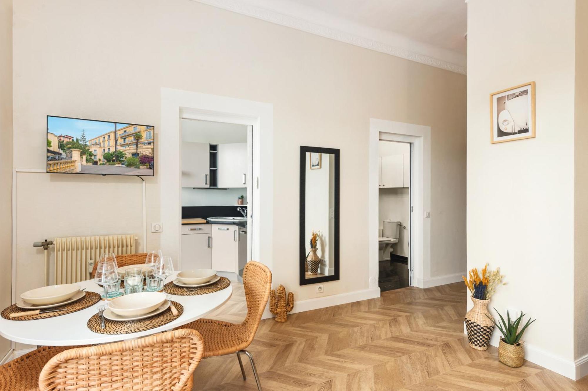 Mont Fleuri- Somptueux 2 Pieces - Parking - Menton Apartment Bagian luar foto